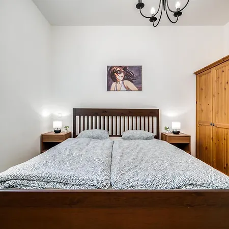 Dohany By Stn * Budapest